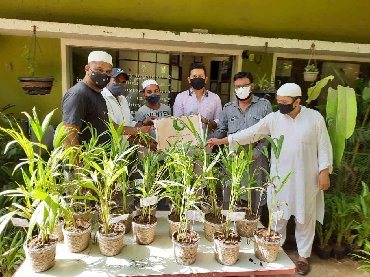 Green man Viral Desai took the initiative to give a tree in Eidi