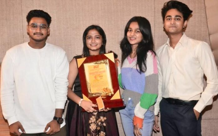 Singer Chandni Vegad honored with Mahatma Gandhi Ratna Award 2021 in Mumbai