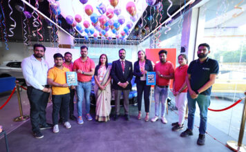 गुजरात में ग्रुप लैंडमार्क वोक्सवैगन डीलर्स ने वर्टस डिलीवरी में बनाया इंडिया बुक ऑफ़ रिकोर्ड्स और एशिया बुक ऑफ़ रिकोर्ड्स Group Landmark Volkswagen Dealerships in Gujarat make it to India Book of Records and Asia Book of Records for VW Virtus Deliveries.