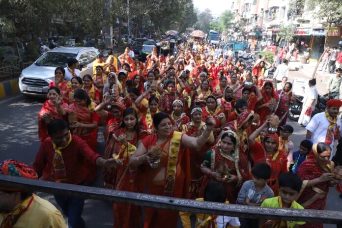 Devotees were overwhelmed by listening to Shri Krishna's birth story