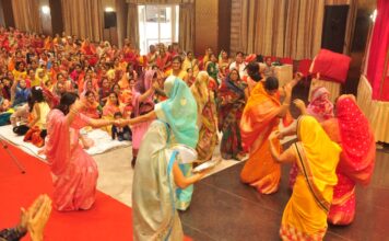 कृष्ण-रुक्मणी विवाह प्रसंग में जमकर झूमे श्रद्धालु Devotees dance fiercely in Krishna-Rukmani marriage ceremony