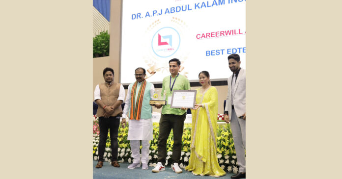 Rakesh Yadav Sir was Honored by Mary Kom with Dr. A.P.J. Abdul Kalam Inspiration Award