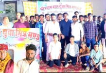 रास गरबा और डांडिया के प्रति इस वर्ष लोगों का जुनून उनकी दीवानगी का स्तर सामान्य से कुछ ज्यादा ही दिखाई दिया This year the level of passion of people towards Raas Garba and Dandiya appeared to be higher than usual.