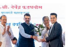 महाराष्ट्र के मुख्यमंत्रीने अभय भुटाडा को पुणे पुलिसको उन्नत उपकरण प्रदान करने के लिए सम्मानित किया