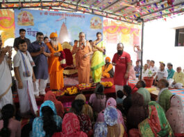 आज पूज्य शंकराचार्य जी के सान्निध्य में आनंद वर्धन आश्रम ग्राम, वासणा जिला छोटा उदेपुर गुजरात में 25 लोगों ने पुनः सनातन हिन्दू धर्म अपनाया