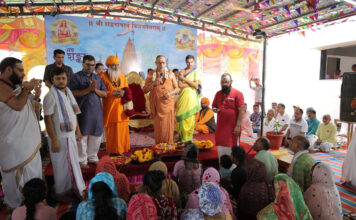 आज पूज्य शंकराचार्य जी के सान्निध्य में आनंद वर्धन आश्रम ग्राम, वासणा जिला छोटा उदेपुर गुजरात में 25 लोगों ने पुनः सनातन हिन्दू धर्म अपनाया